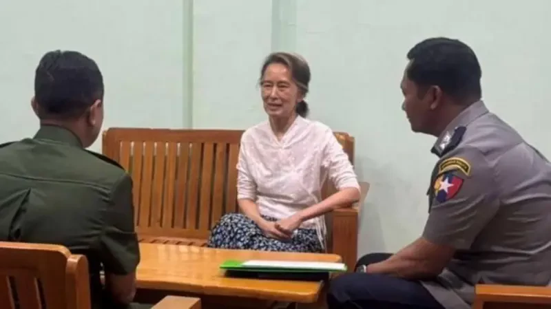 म्यान्मारकी नेत्री आङ सान सू चीलाई घरमै नजरबन्दमा सारियो
