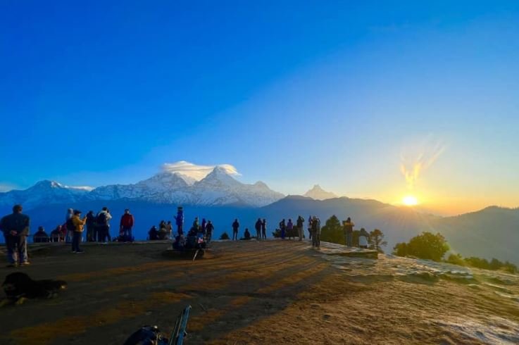 पुनहिलबाट देखिएको सुर्योदय