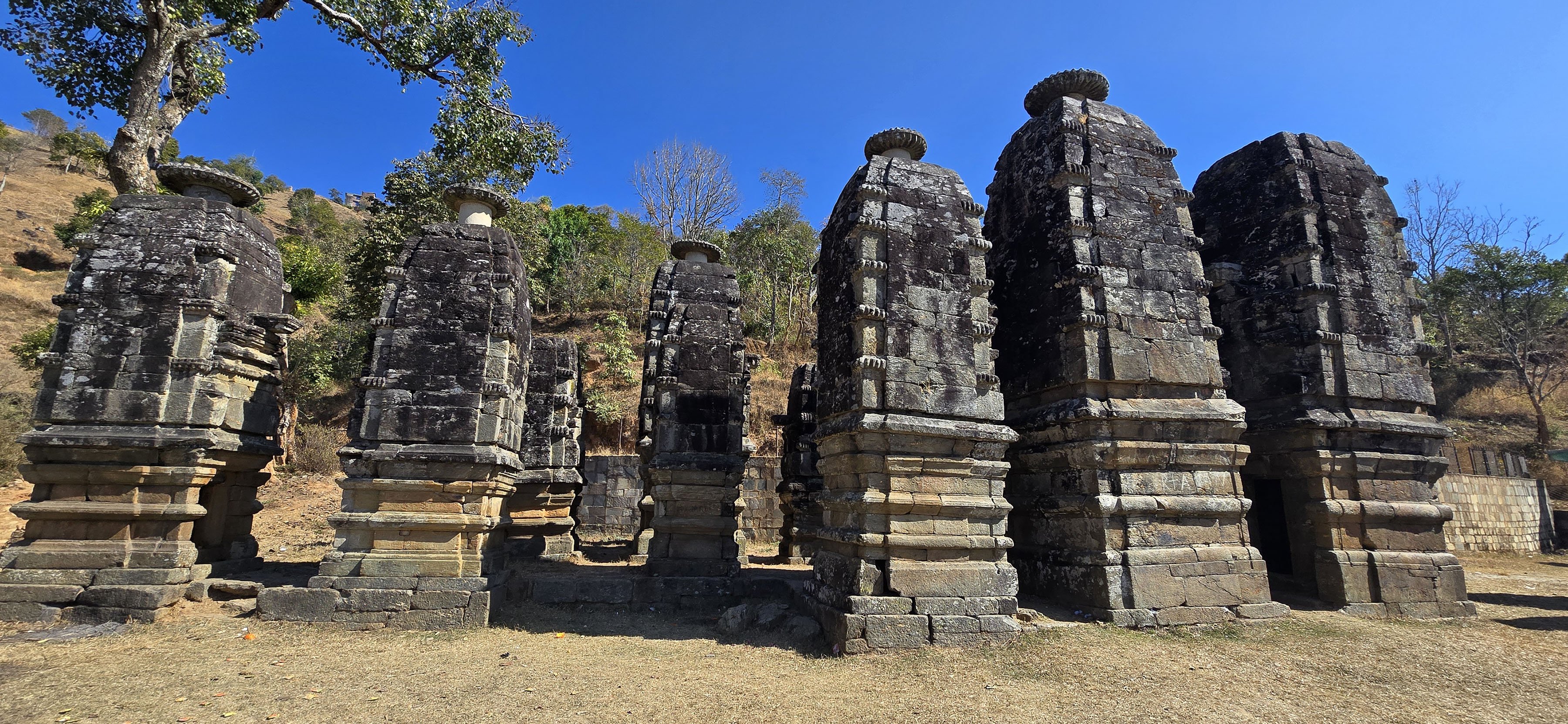 जीर्णोद्धारको पर्खाइमा पञ्चदेवल (तस्बिर)