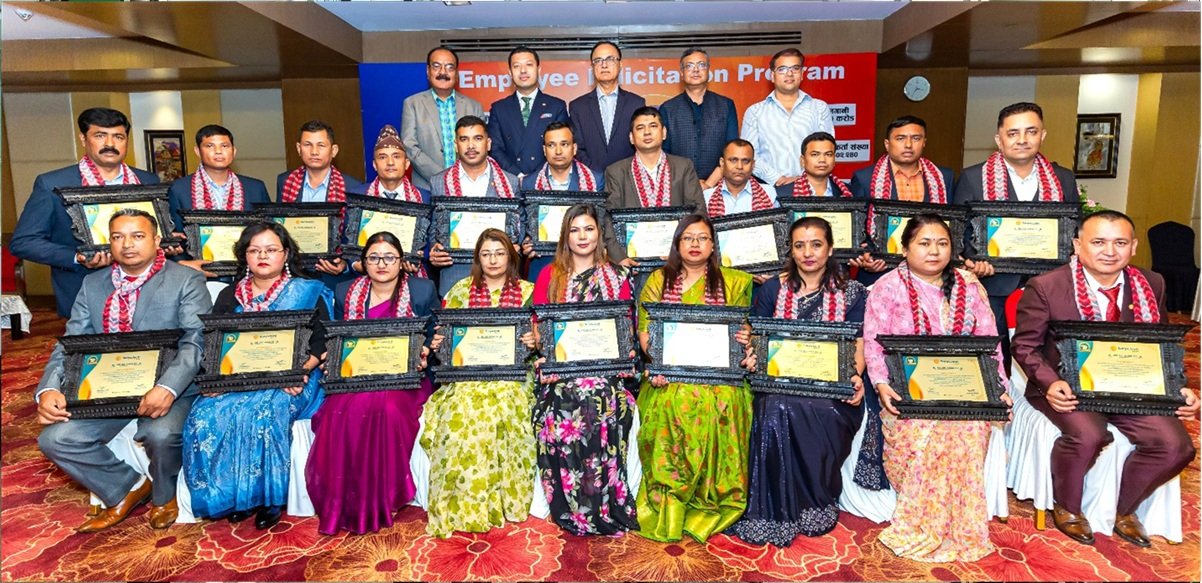 सूर्यज्योति लाइफले मनायो १७औं वार्षिकोत्सव, लामो समयदेखि कम्पनीमा आवद्ध कर्मचारी सम्मानित