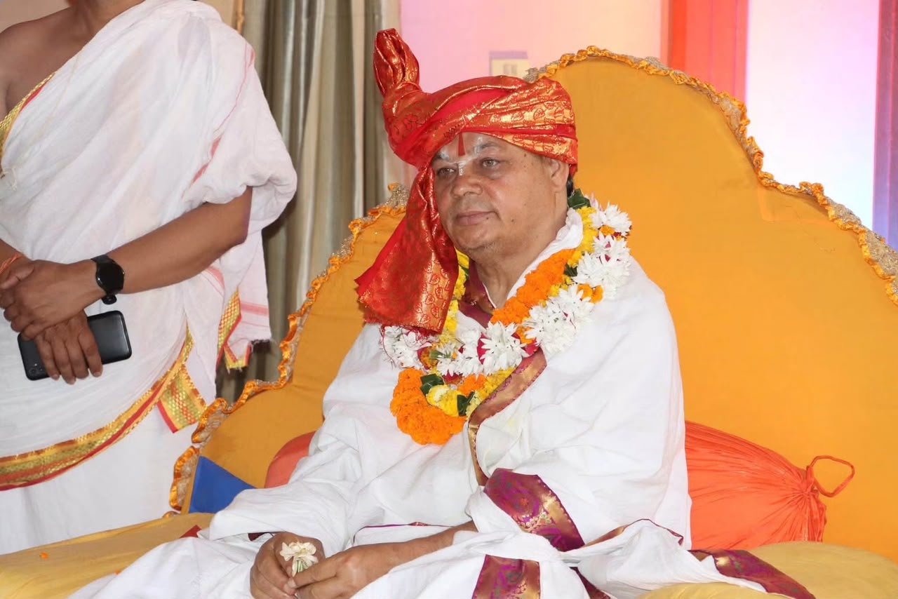 मुक्तिनाथ बाबाद्वारा बाढीपीडितका लागि ११ लाख ५५ हजार सहयोग