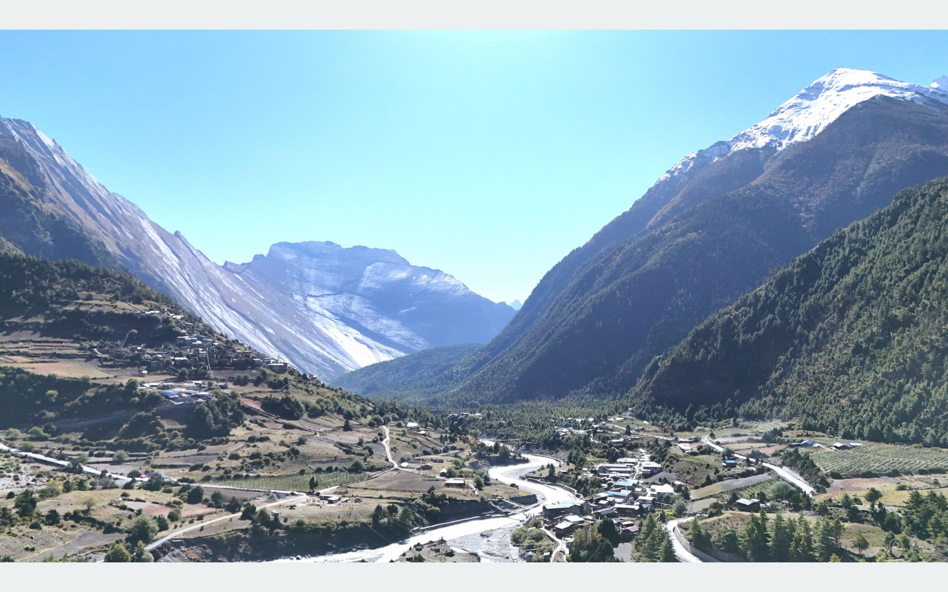 पिसाङ उपत्यका र स्वर्गद्वारी पहाड (तस्बिर)