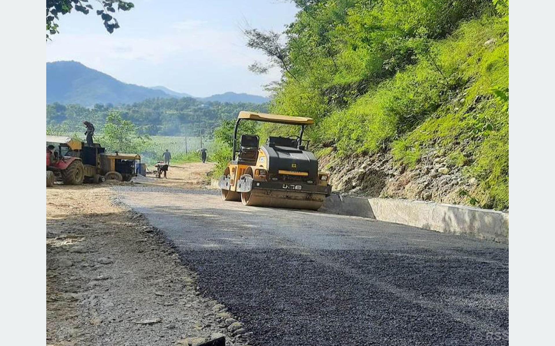 तनहुँका स्थानीय तहद्वारा एक वर्षमा १५ किलोमिटर सडक कालोपत्र
