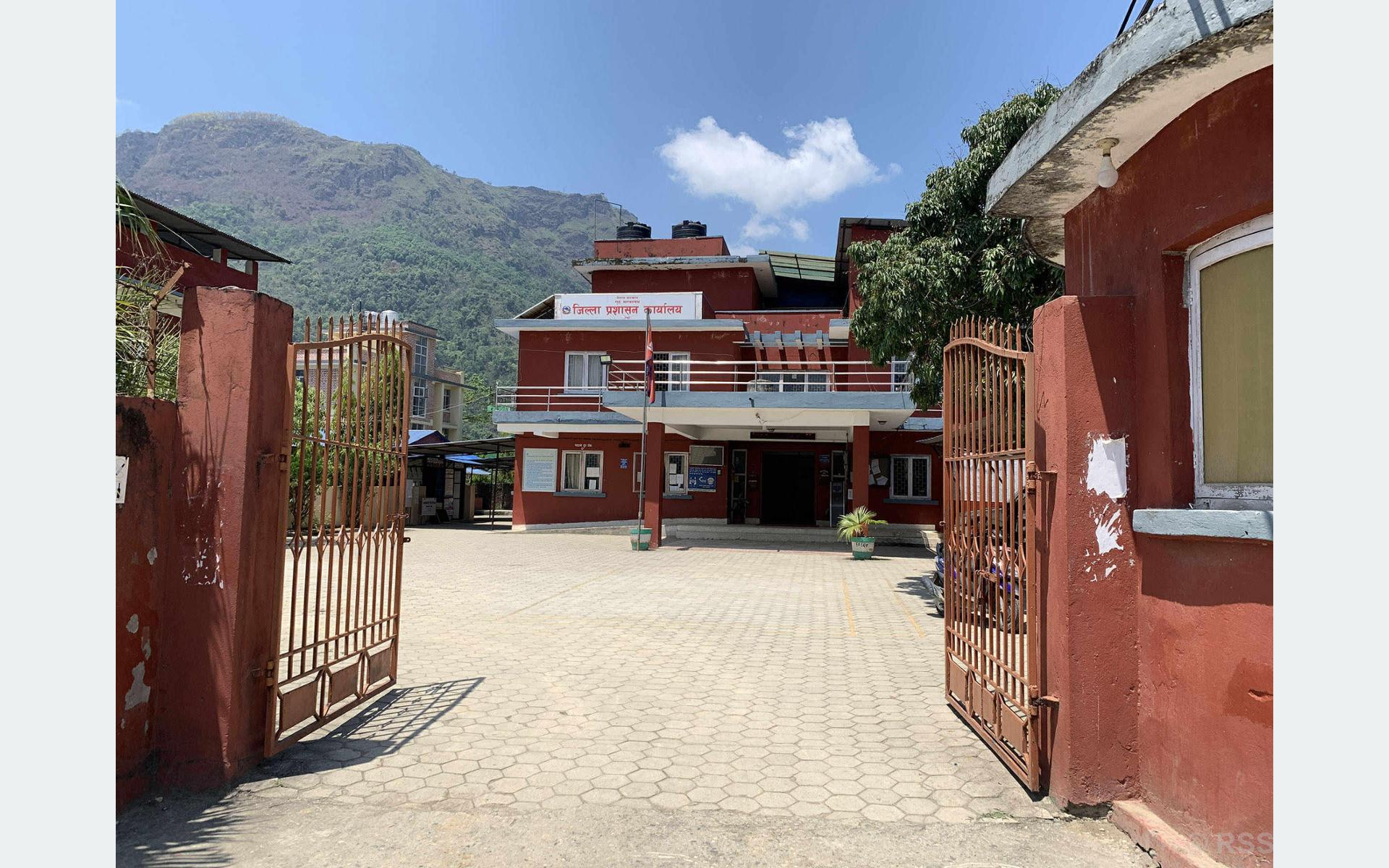 तनहुँ जिल्ला प्रशासनद्वारा तीन महिनामा एक करोड राजस्व संकलन, ४३४ गुनासा फर्छ्यौट