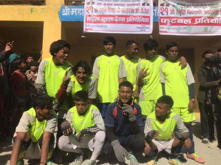 बखत स्मृति कप प्रभात मावि रोवाले  हात  पार्‍यो