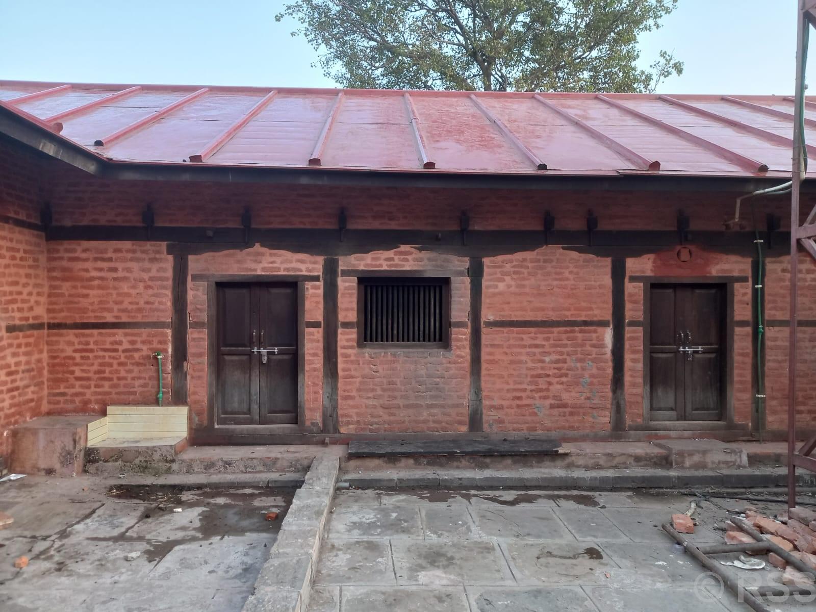 इञ्जिनियरिङ त्रुटिका कारण ढोका साँघुरा हुँदा थापाथलीका चार अखडामा गाई पाल्न समस्या