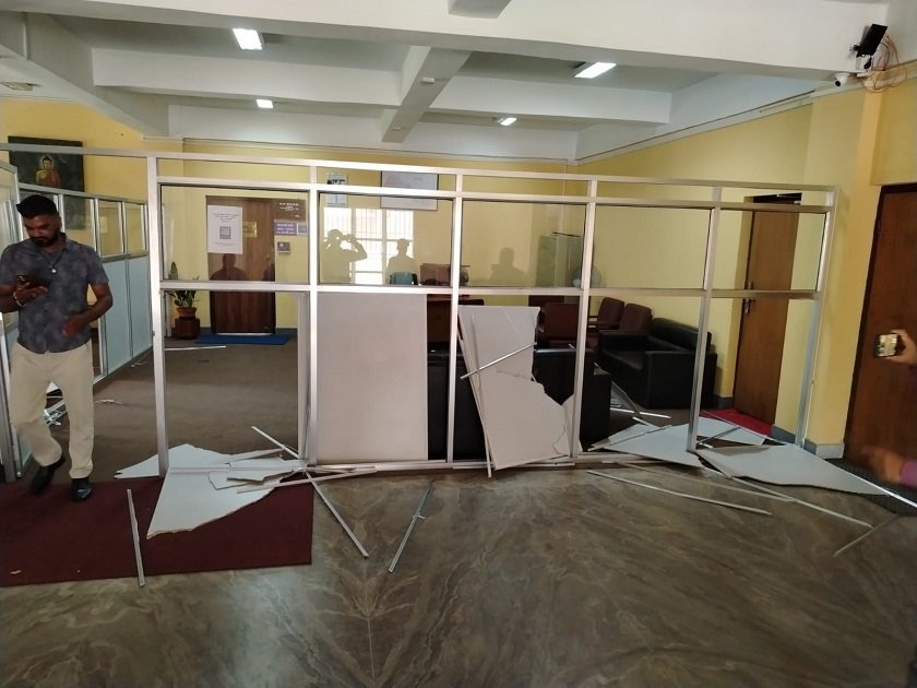 त्रिवि उपकुलपतिको कार्यकक्षमा तोडफोड