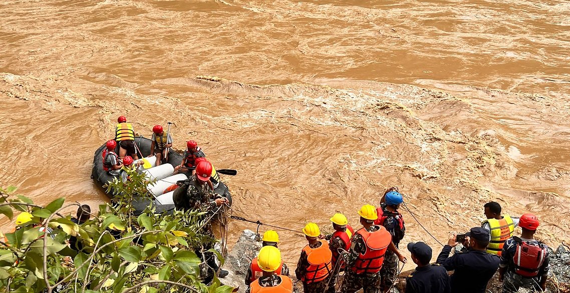 त्रिशूलीमा विलाएका ८ सवारीसाधन अझै भेटिएनन्