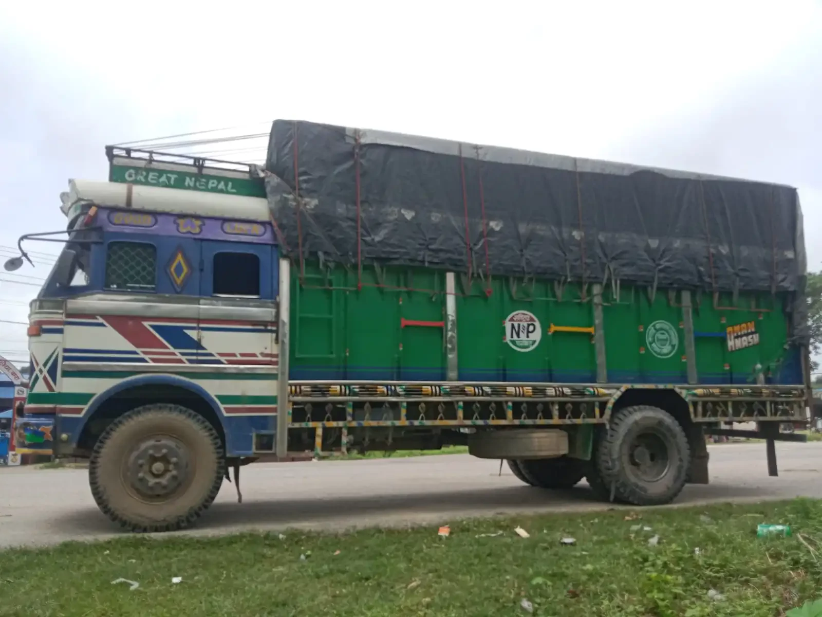 सर्लाहीमा ७४ लाखभन्दा बढीको सामानसहित ट्रक पक्राउ