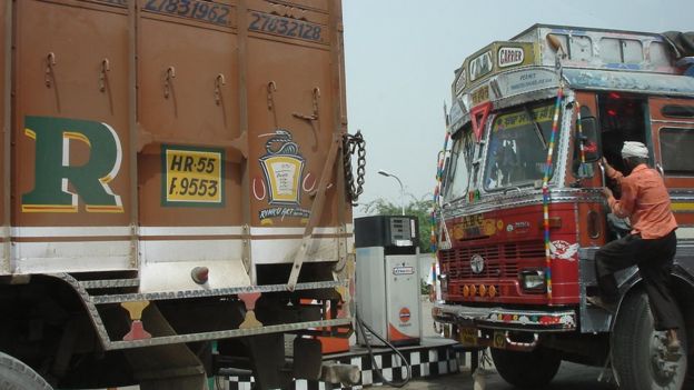 भारतीय मालवाहक गाडीहरुमा रोक लगाउनुपर्ने  महासंघको माग