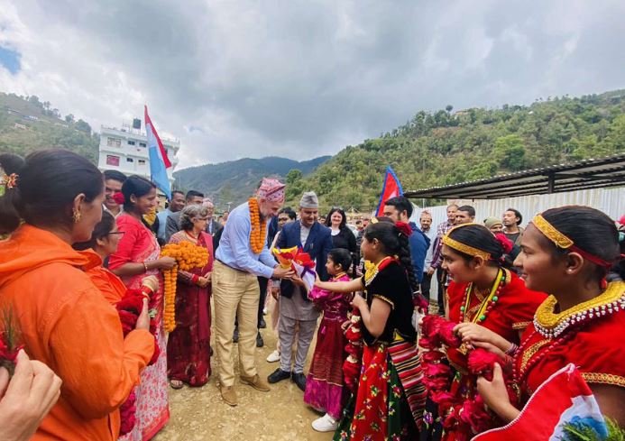 लग्जेम्बर्गका मन्त्रीलाई स्वागत