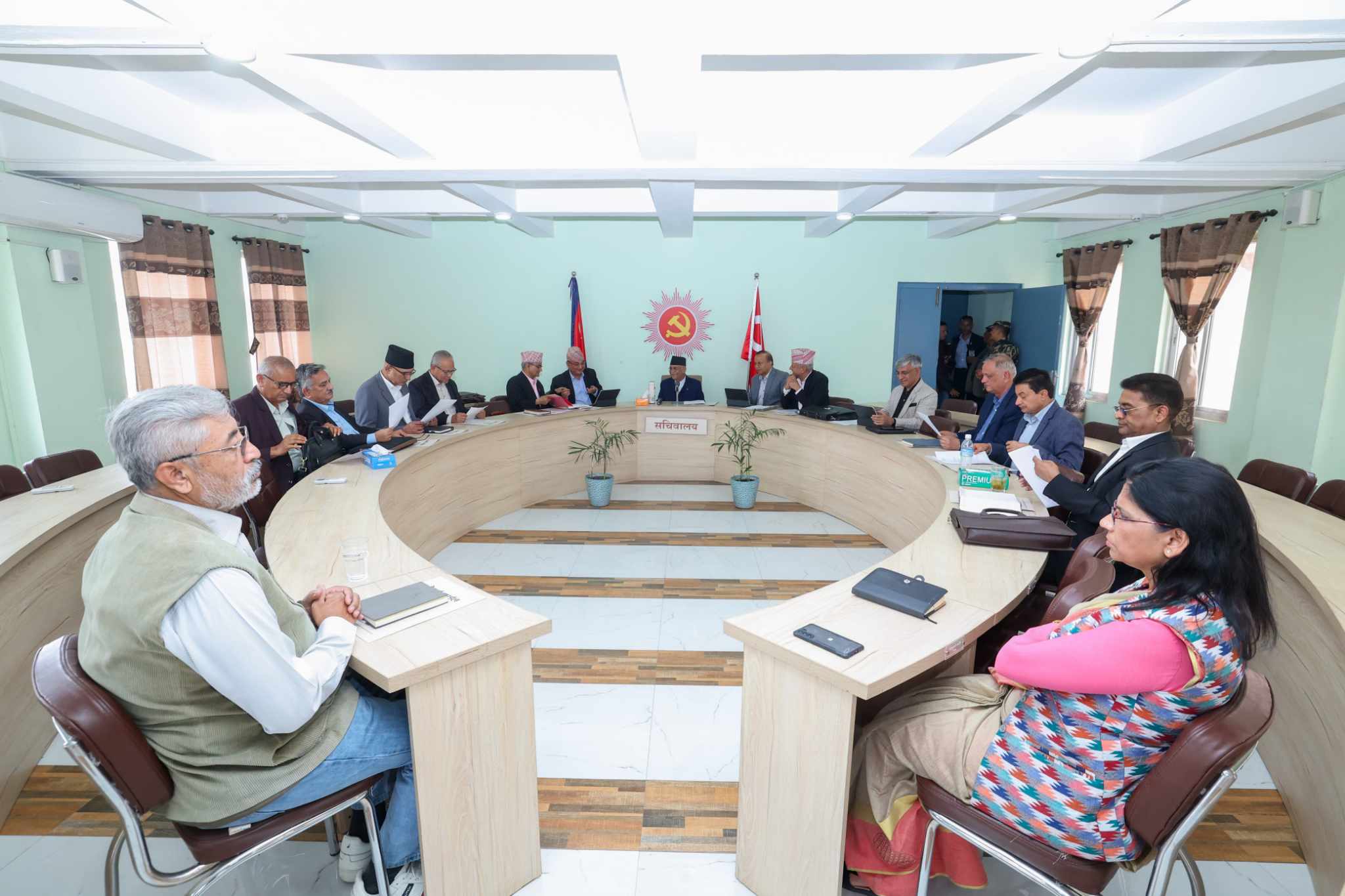 एमाले संसदीय दलको बैठक बस्दै