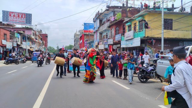 झाँकी प्रस्तुतसँगै वीरेन्द्रनगरमा आदिवासी दिवस मनाईयो