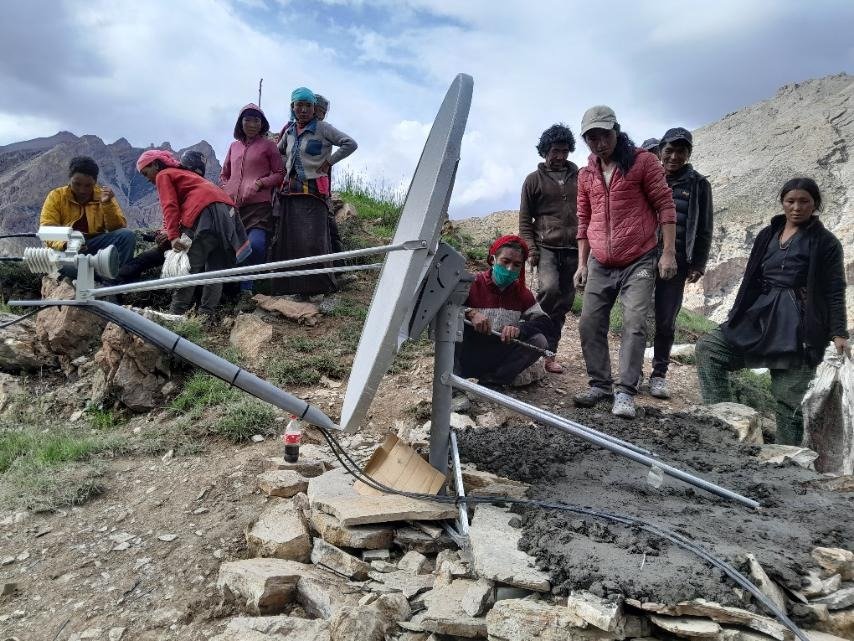 जीएसएम मोबाइल तथा भीस्याट टेलिसेन्टर मार्फत दुर्गम क्षेत्रमा सेवा विस्तार गर्दै नेपाल टेलिकम