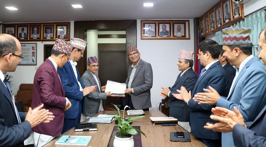 अर्थमन्त्री र सचिवहरूबीच सम्झौता