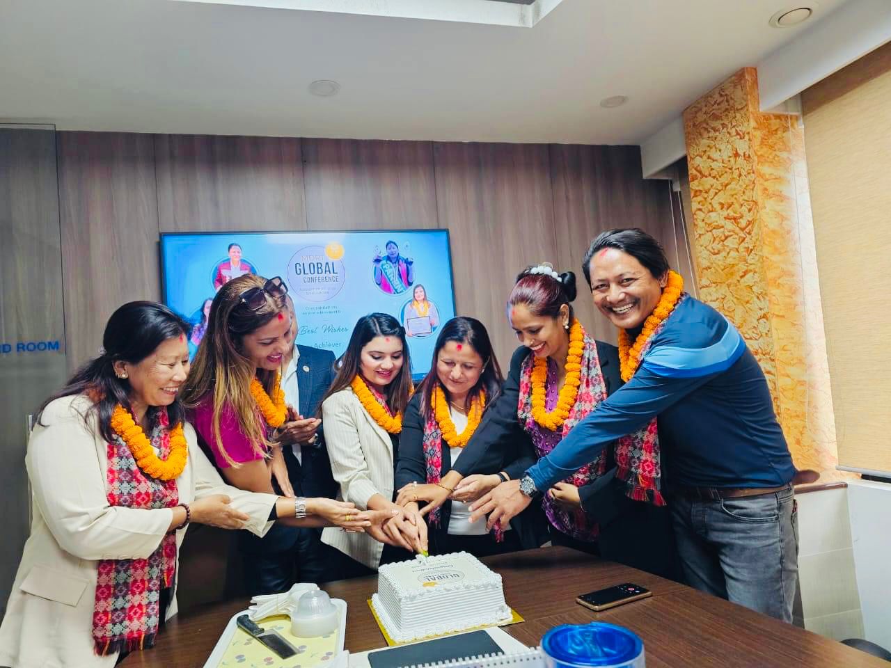 विस्वव्यापी सम्मेलनमा भाग लिन सिंगापुर प्रस्थान गर्दै म्यानेजरहरु