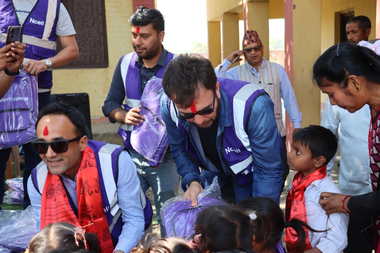 एनसेल फाउन्डेसनले थाल्यो एनपीएलका चौका बापतको शैक्षिक सामग्रीको वितरण