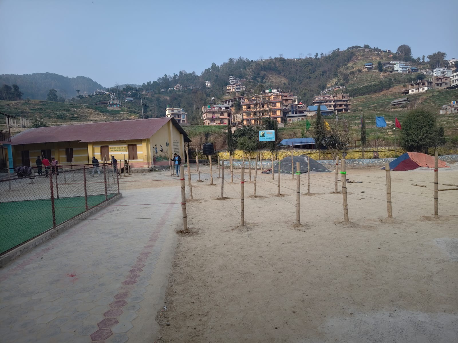 काभ्रे- २ को कुशादेवी मावि मतदान केन्द्रमा सबै तयारी पूरा, केही बेरमा मतदान सुरु हुँदै