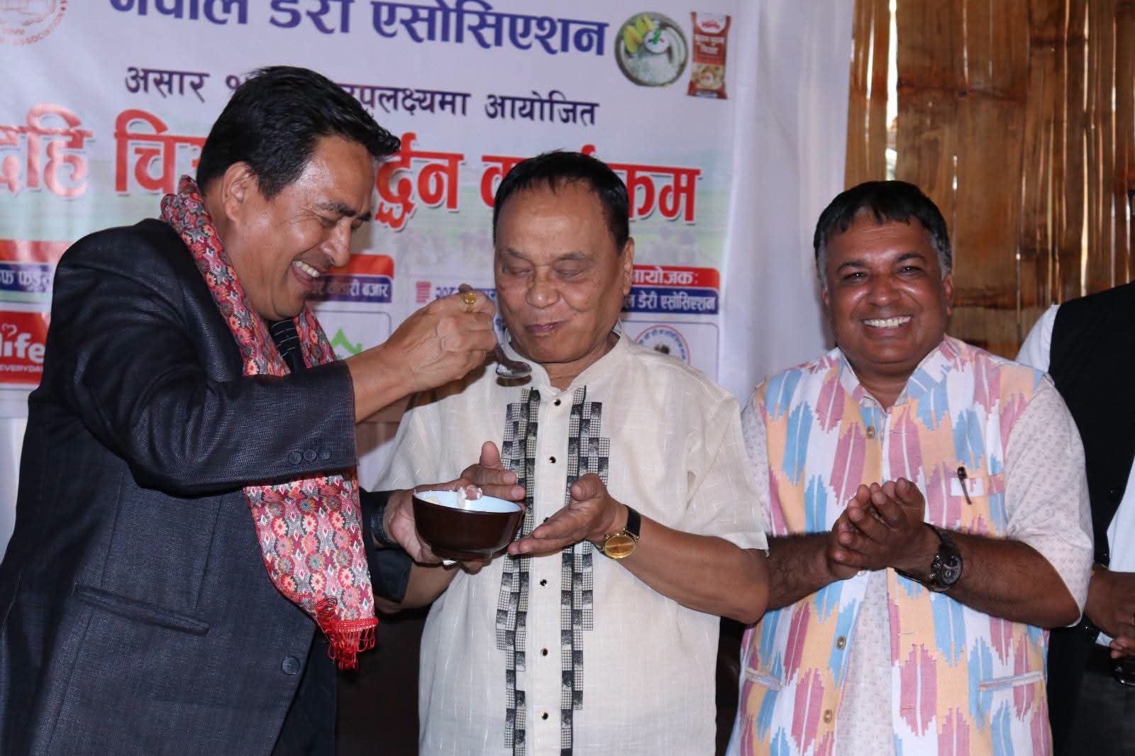 स्टार होटलमा मौलिक नेपाली पेय ‘मोही’को प्रवेश, नेपाल डेरी एसोसिएसनद्वारा उपाध्यक्ष नरेशलाल श्रेष्ठलाई धन्यवाद