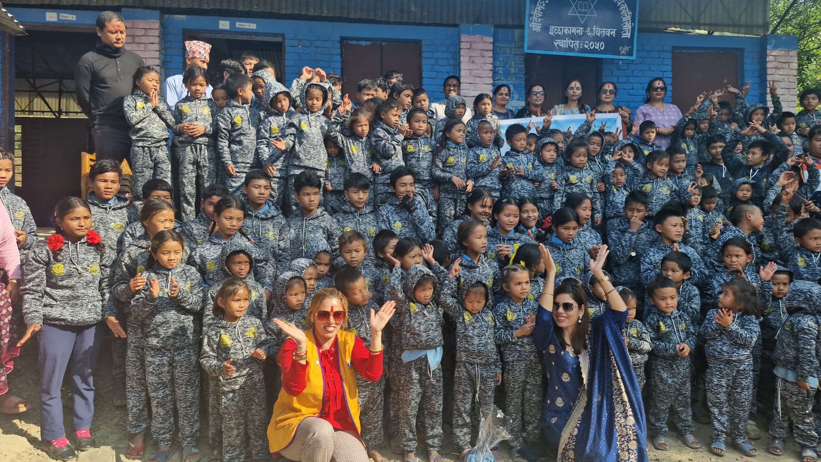 मिसिका फाउन्डेसनद्वारा विद्यार्थीलाई न्यानो कपडा वितरण