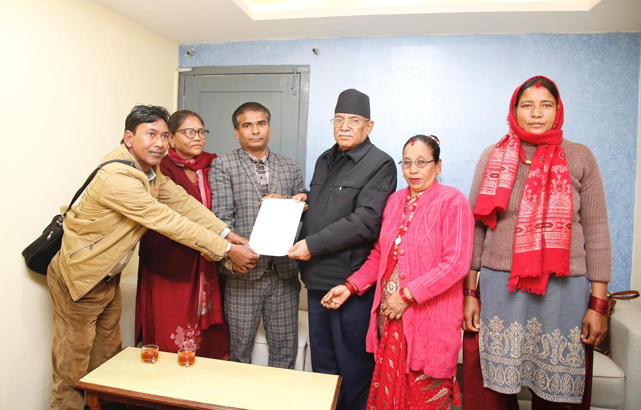 भूमिहीन सुकुम्वासी समस्या समाधानको पहल गरिदिन संयोजक प्रचण्डसमक्ष आग्रह