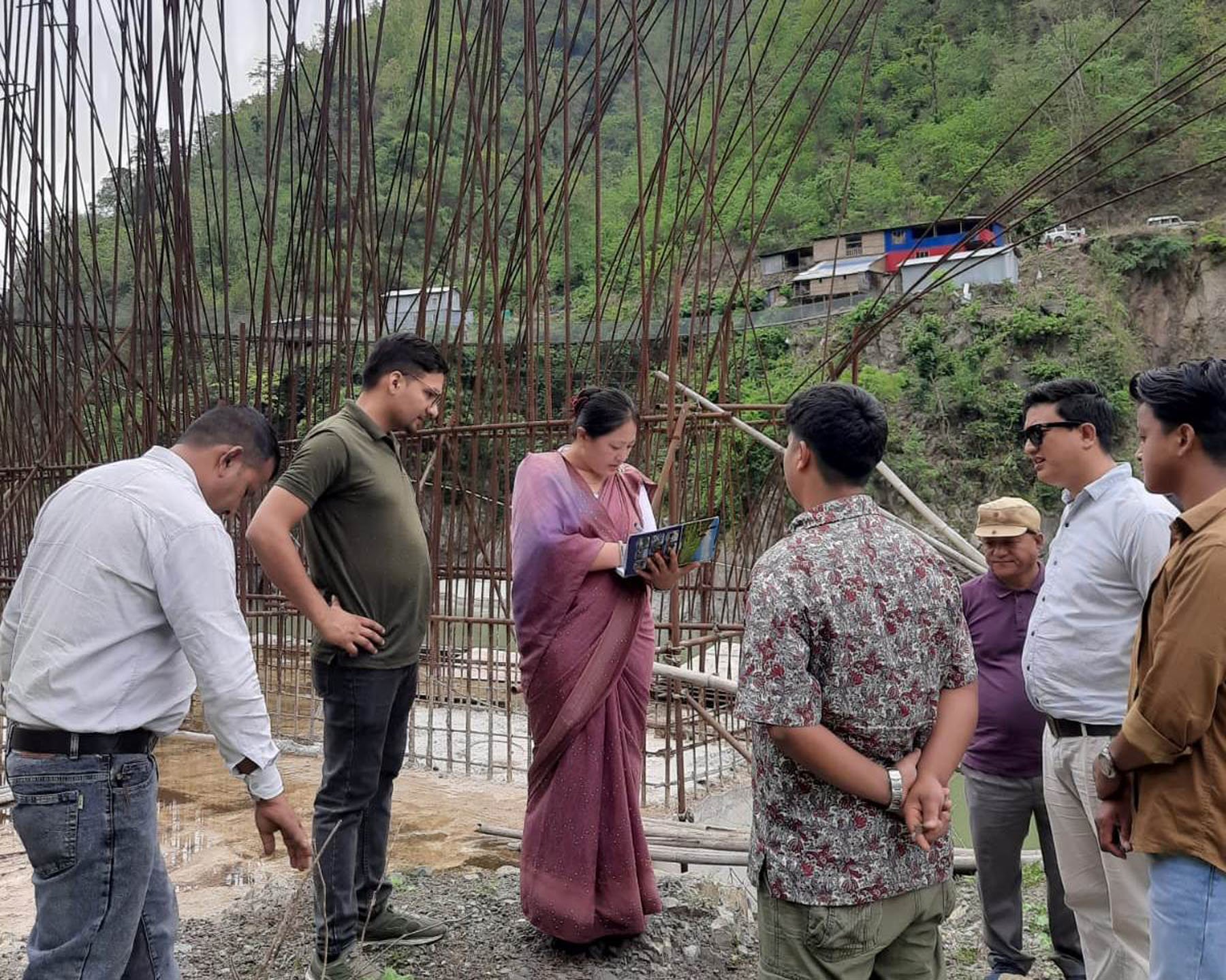 चुहार पुलको निरीक्षण गर्दै सांसद राई